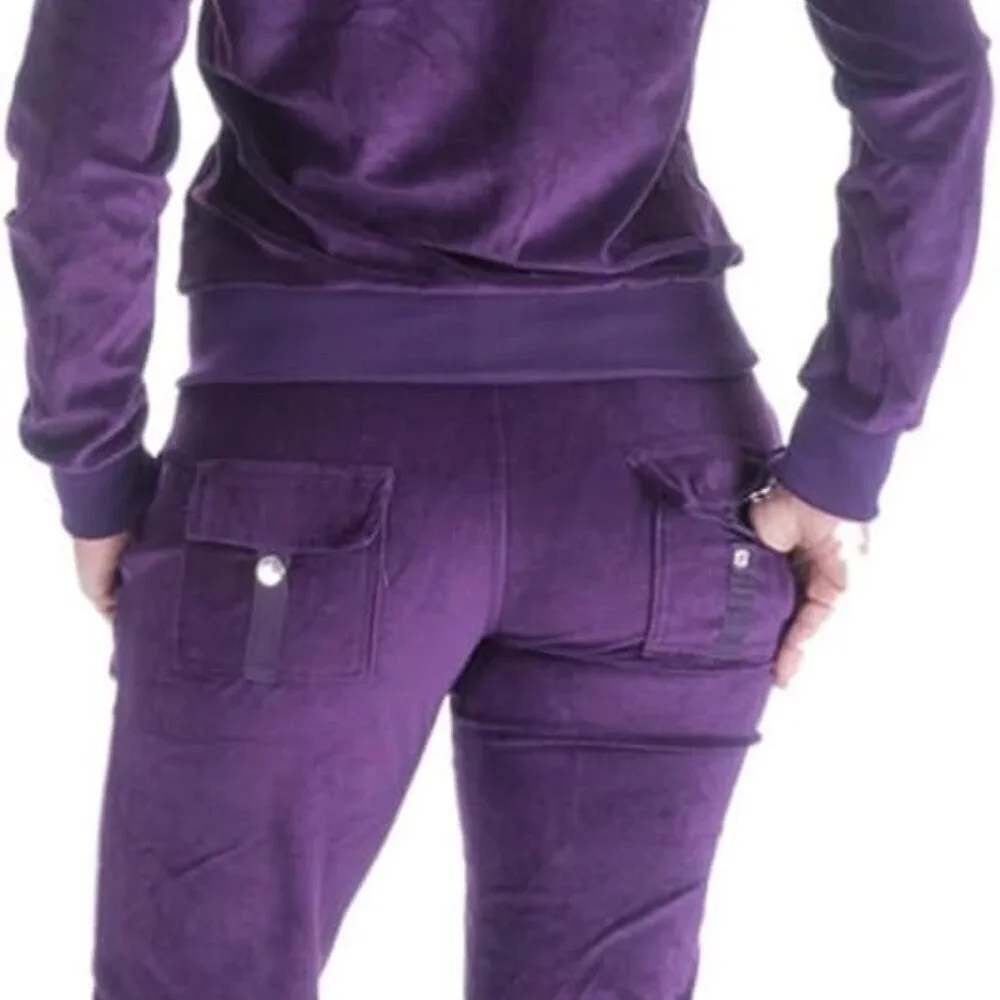 Premium Comfort: Women's Velour Sweat Suit Set with Kangaroo Pockets, Medium